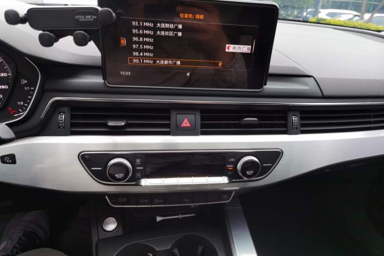 Used Audi A4L 2018 30th Anniversary Edition 40 TFSI Fashion Model Audio And AC Panel