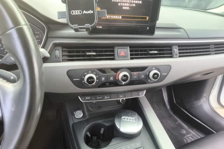 Used Audi A4L 2018 30th Anniversary Edition 40 TFSI Trendy Model Audio And AC Panel
