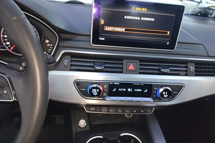 Used Audi A4L 2018 30th Anniversary Edition 40 TFSI Fashion Model Audio And AC Panel