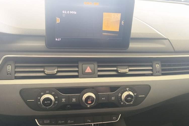 Used Audi A4L 2018 30th Anniversary Edition 40 TFSI Trendy Model Audio And AC Panel