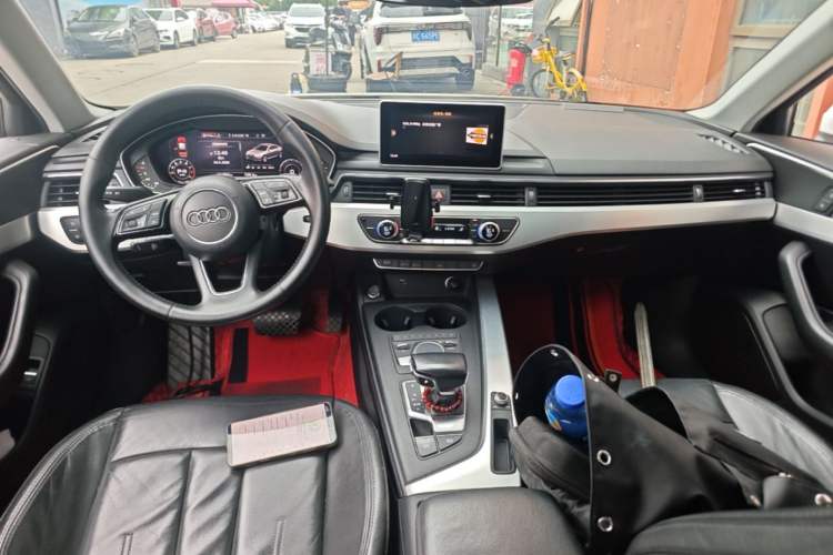 Used Audi A4L 2018 30th Anniversary Edition 40 TFSI Fashion Model Center Console