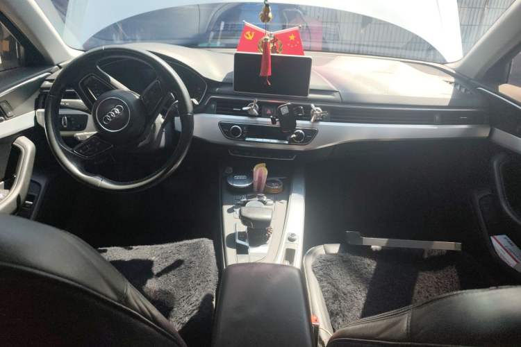 Used Audi A4L 2018 30th Anniversary Edition 40 TFSI Fashion Model Center Console