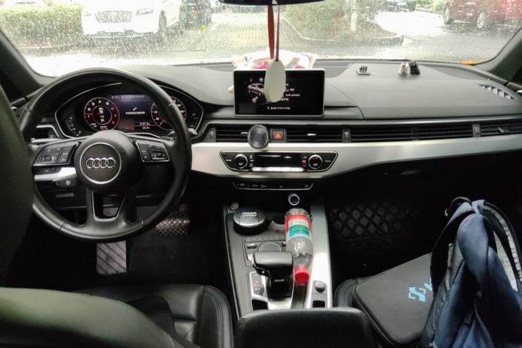 Used Audi A4L 2018 30th Anniversary Edition 40 TFSI Fashion Model Center Console