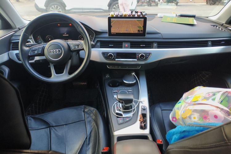 Used Audi A4L 2018 30th Anniversary Edition 40 TFSI Fashion Model Center Console