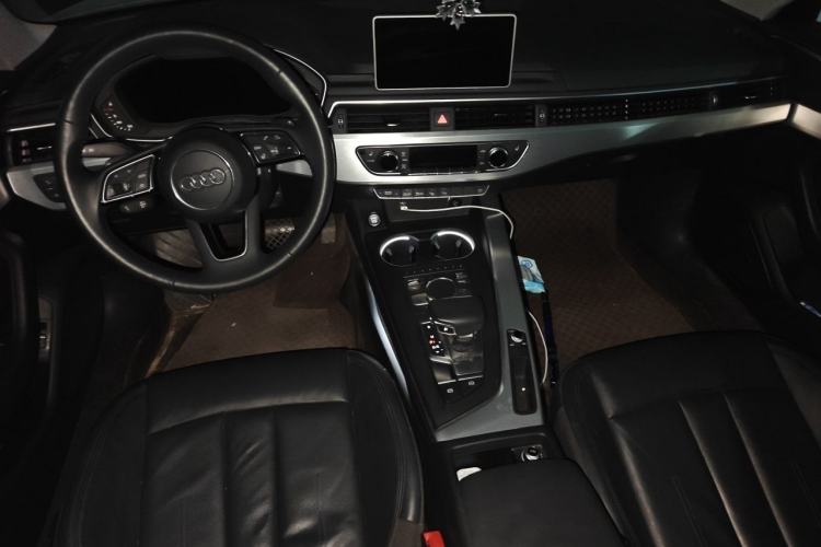 Used Audi A4L 2018 30th Anniversary Edition 40 TFSI Fashion Model Center Console