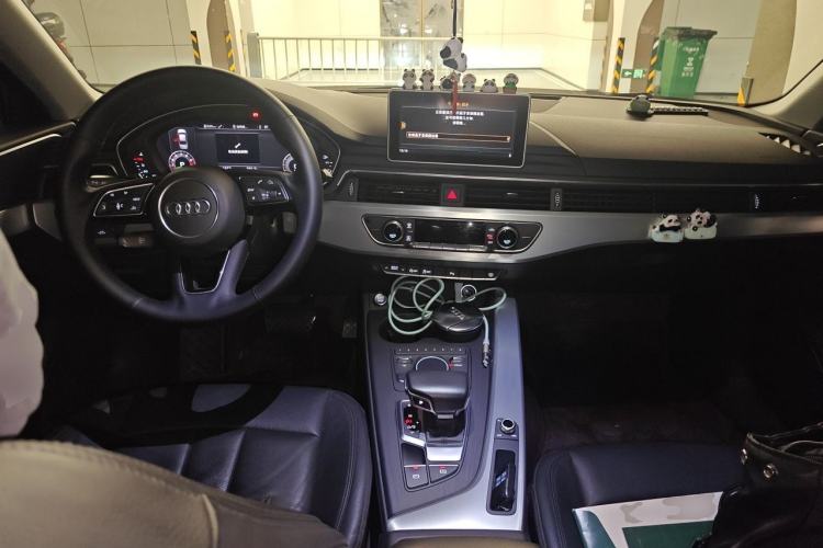Used Audi A4L 2018 30th Anniversary Edition 40 TFSI Fashion Model Center Console