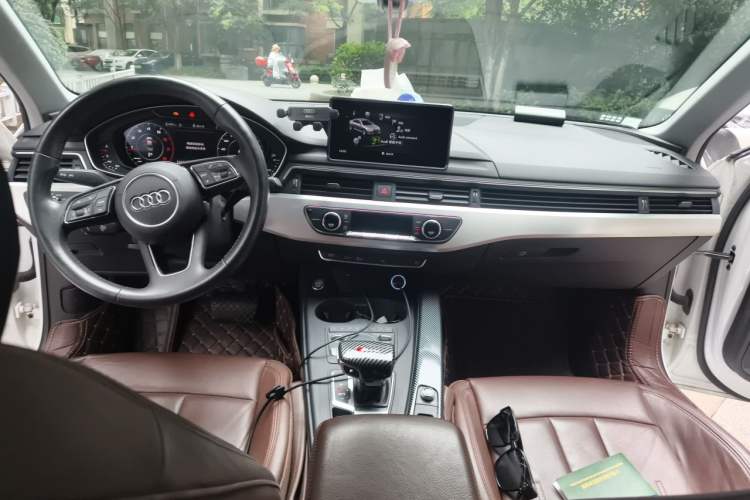 Used Audi A4L 2018 30th Anniversary Edition 40 TFSI Fashion Model Center Console