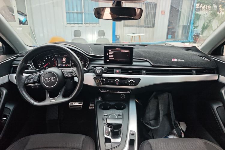 Used Audi A4L 2018 30th Anniversary Edition 40 TFSI Trendy Model Center Console