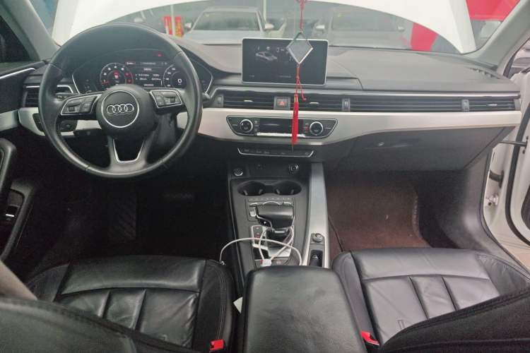 Used Audi A4L 2018 30th Anniversary Edition 40 TFSI Fashion Model Center Console