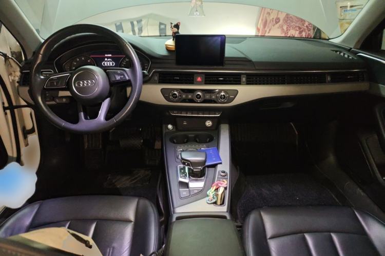 Used Audi A4L 2018 30th Anniversary Edition 40 TFSI Fashion Model Center Console