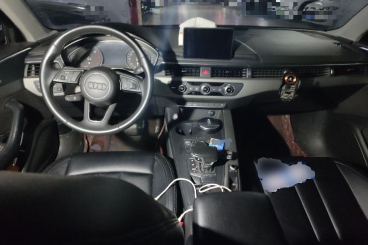 Used Audi A4L 2018 30th Anniversary Edition 30 TFSI Ambition Model Center Console