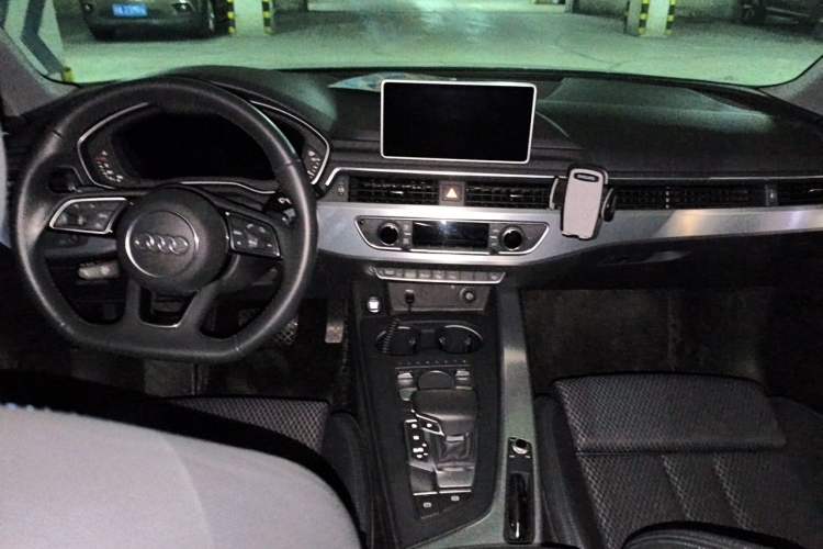 Used Audi A4L 2018 30th Anniversary Edition 40 TFSI Sport Edition Center Console