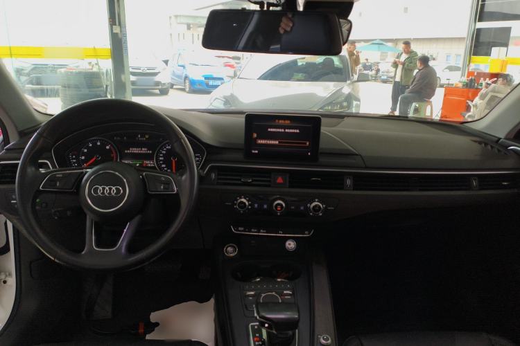 Used Audi A4L 2018 30th Anniversary Edition 40 TFSI Trendy Model Center Console