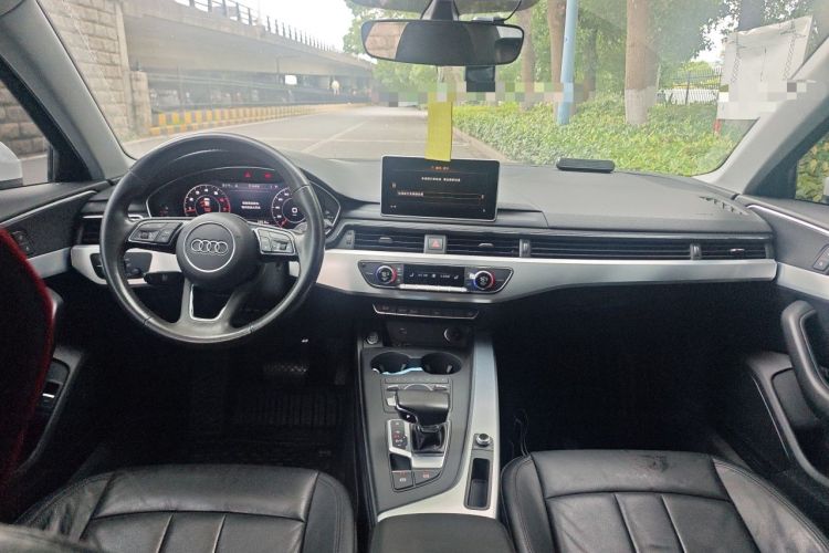 Used Audi A4L 2018 30th Anniversary Edition 40 TFSI Fashion Model Center Console