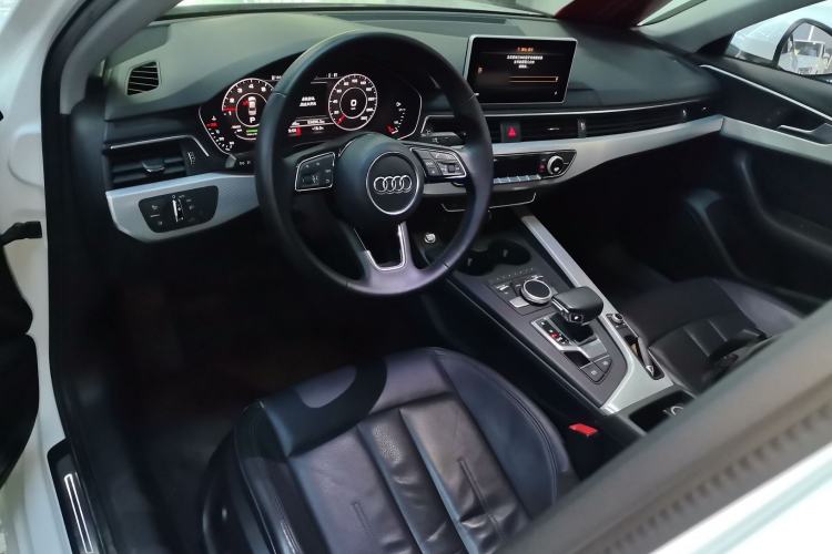 Used Audi A4L 2018 30th Anniversary Edition 40 TFSI Fashion Model Center Console