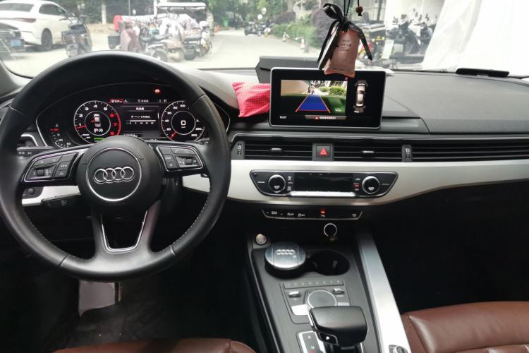 Used Audi A4L 2018 30th Anniversary Edition 40 TFSI Fashion Model Center Console