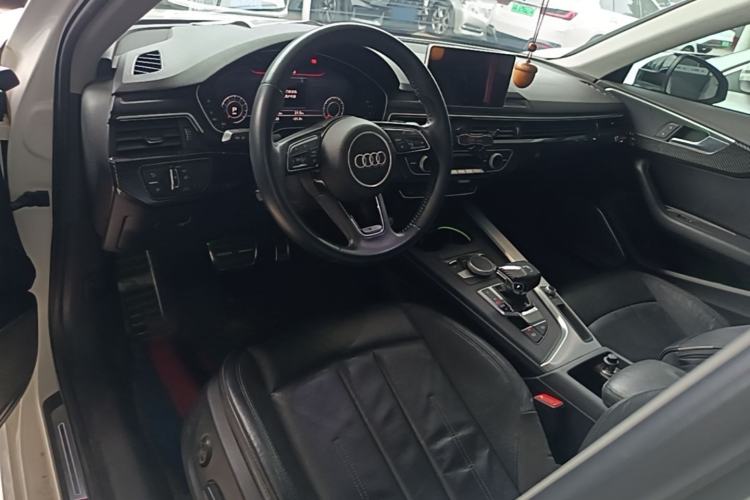 Used Audi A4L 2018 30th Anniversary Edition 40 TFSI Fashion Model Center Console