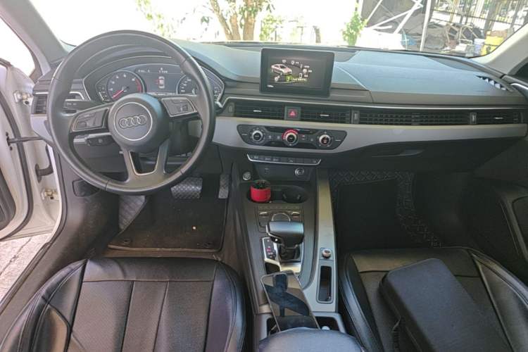 Used Audi A4L 2018 30th Anniversary Edition 40 TFSI Trendy Model Center Console