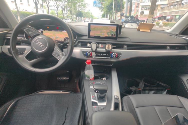 Used Audi A4L 2018 30th Anniversary Edition 40 TFSI Fashion Model Center Console