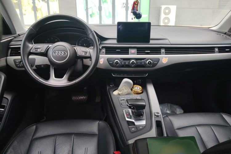 Used Audi A4L 2018 30th Anniversary Edition 40 TFSI Trendy Model Center Console