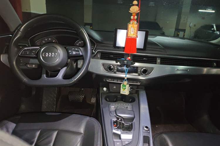 Used Audi A4L 2018 30th Anniversary Edition 45 TFSI quattro Individual Sport Edition Center Console