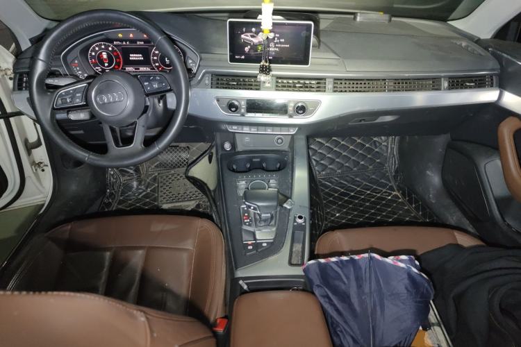 Used Audi A4L 2018 30th Anniversary Edition 40 TFSI Fashion Model Center Console