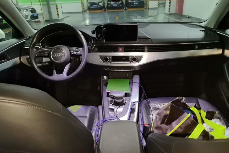 Used Audi A4L 2018 30th Anniversary Edition 40 TFSI Fashion Model Center Console