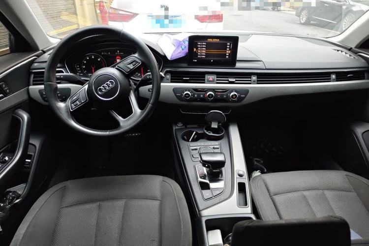 Used Audi A4L 2018 30th Anniversary Edition 40 TFSI Fashion Model Center Console