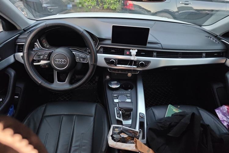 Used Audi A4L 2018 30th Anniversary Edition 40 TFSI Fashion Model Center Console