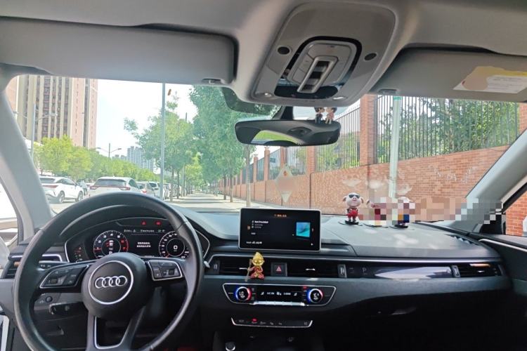 Used Audi A4L 2018 30th Anniversary Edition 40 TFSI Fashion Model Center Console