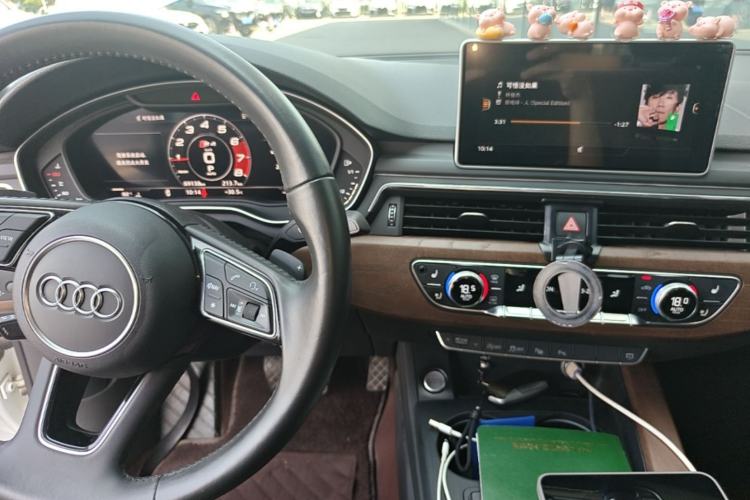 Used Audi A4L 2018 30th Anniversary Edition 40 TFSI Fashion Model Center Console