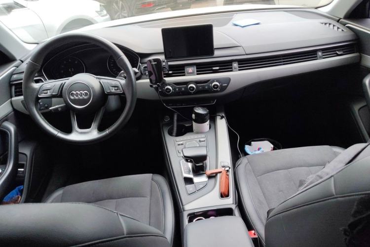 Used Audi A4L 2018 30th Anniversary Edition 40 TFSI Trendy Model Center Console