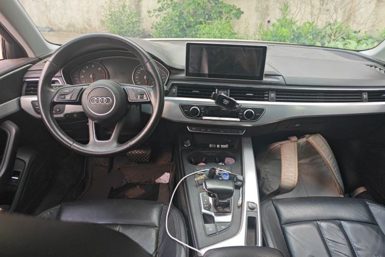 Used Audi A4L 2018 30th Anniversary Edition 40 TFSI Fashion Model Center Console
