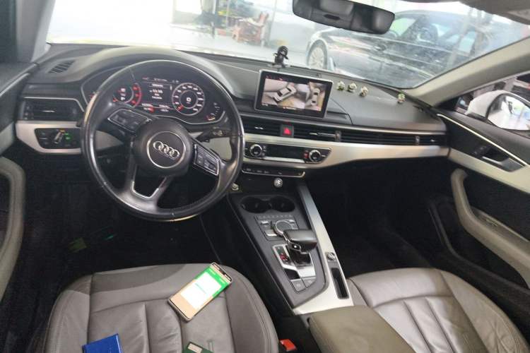 Used Audi A4L 2018 30th Anniversary Edition 40 TFSI Fashion Model Center Console