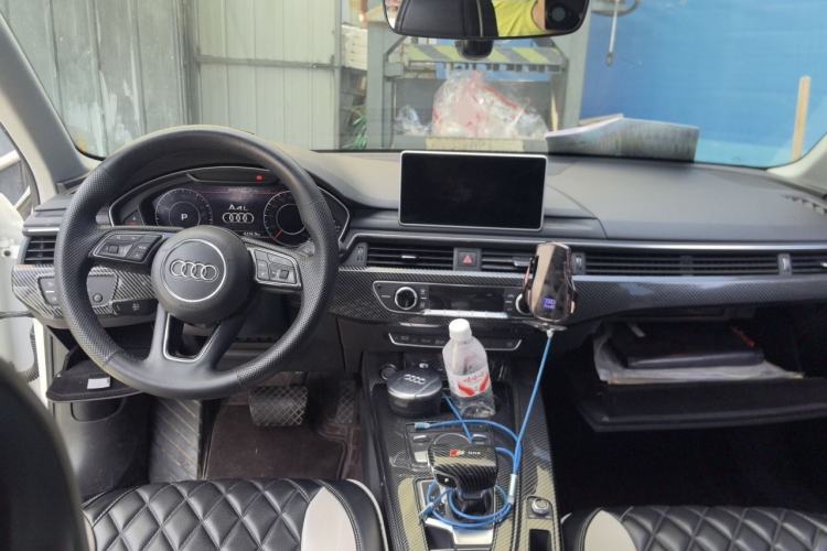 Used Audi A4L 2018 30th Anniversary Edition 40 TFSI Fashion Model Center Console
