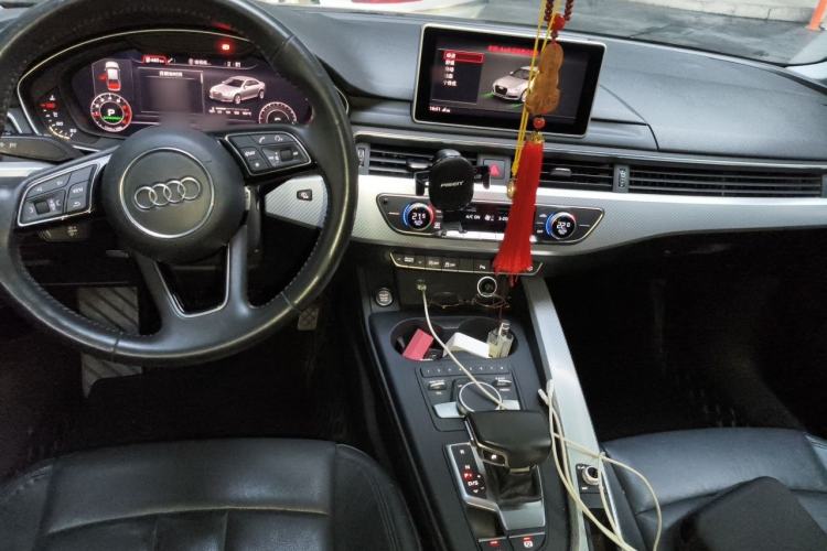 Used Audi A4L 2018 30th Anniversary Edition 40 TFSI Fashion Model Center Console