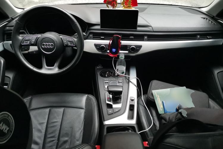 Used Audi A4L 2018 30th Anniversary Edition 40 TFSI Fashion Model Center Console