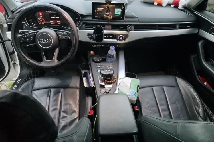 Used Audi A4L 2018 30th Anniversary Edition 40 TFSI Fashion Model Center Console