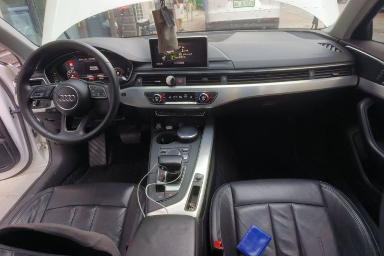 Used Audi A4L 2018 30th Anniversary Edition 40 TFSI Fashion Model Center Console