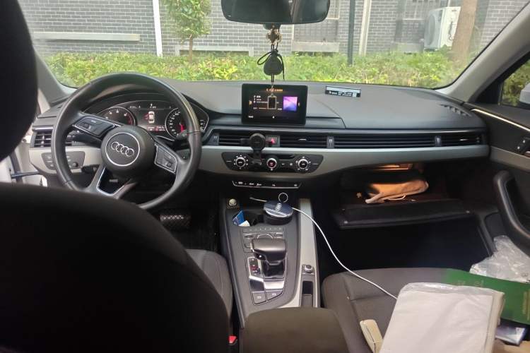 Used Audi A4L 2018 30th Anniversary Edition 40 TFSI Trendy Model Center Console