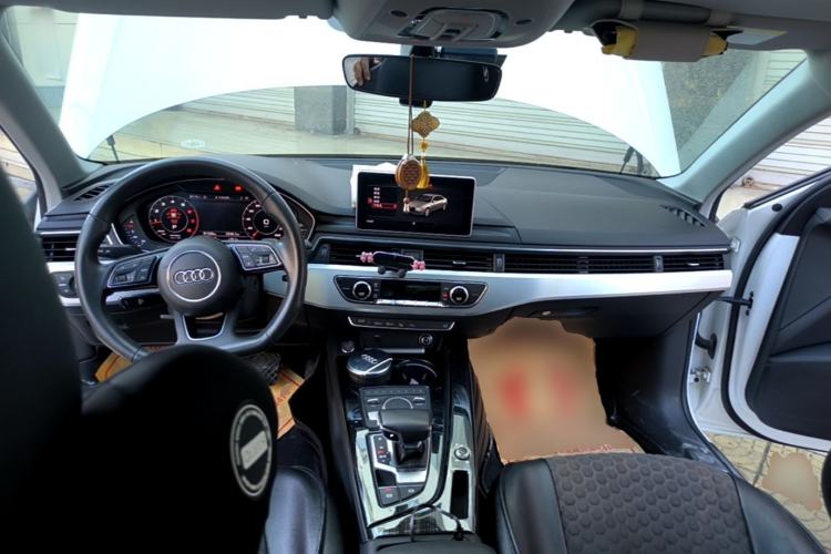 Used Audi A4L 2018 30th Anniversary Edition 40 TFSI Sport Edition Center Console