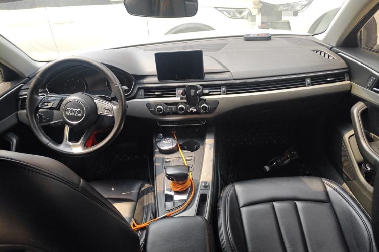Used Audi A4L 2018 30th Anniversary Edition 30 TFSI Ambition Model Center Console