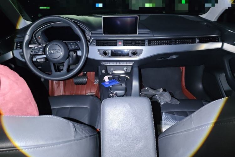 Used Audi A4L 2018 30th Anniversary Edition 40 TFSI Fashion Model Center Console