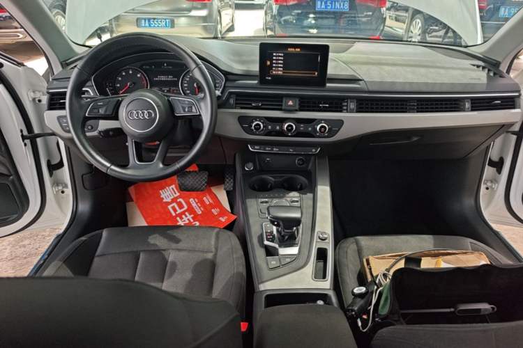Used Audi A4L 2018 30th Anniversary Edition 40 TFSI Trendy Model Center Console