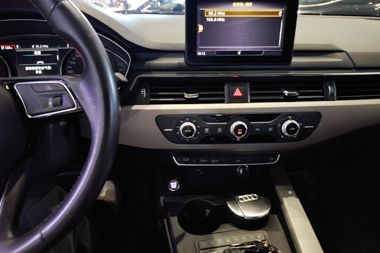 Used Audi A4L 2018 30th Anniversary Edition 40 TFSI Trendy Model Center Console