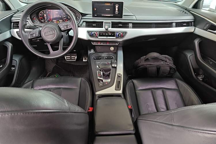 Used Audi A4L 2018 30th Anniversary Edition 40 TFSI Fashion Model Center Console