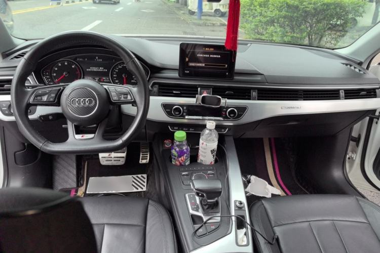 Used Audi A4L 2018 30th Anniversary Edition 45 TFSI quattro Individual Sport Edition Center Console