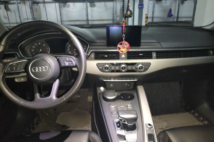 Used Audi A4L 2018 30th Anniversary Edition 30 TFSI Ambition Model Center Console