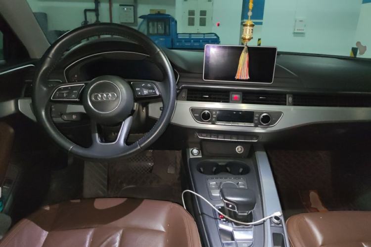 Used Audi A4L 2018 30th Anniversary Edition 40 TFSI Fashion Model Center Console