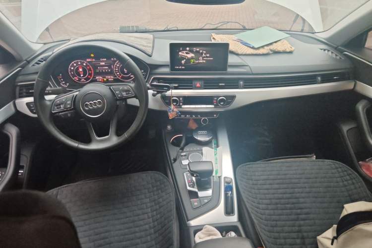 Used Audi A4L 2018 30th Anniversary Edition 40 TFSI Fashion Model Center Console